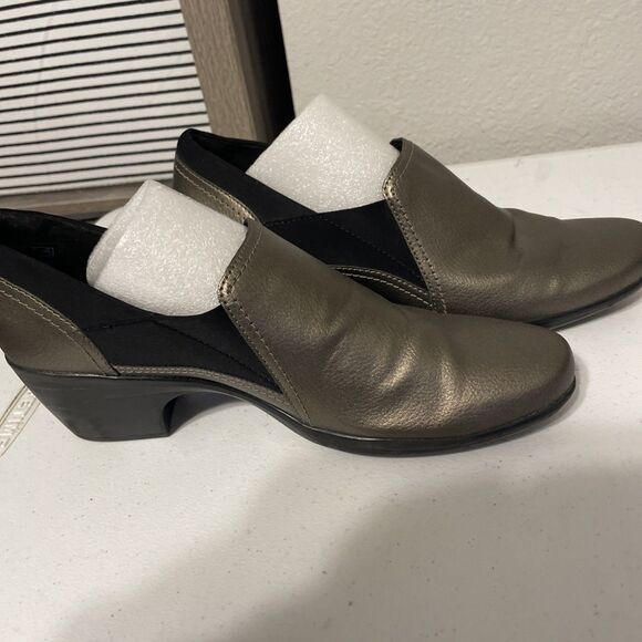 Clarks Womens 9.5 Slip On Two Tone Shoes Dark gold and black - Picture 1 of 12